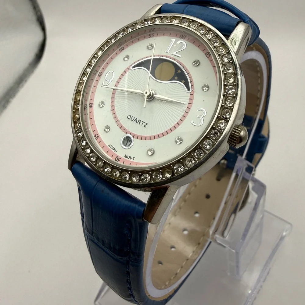 VINTAGE DATE MOON PHASE RHINESTONES DIAL QUARTZ SILVER BLUE BAND (New Battery)